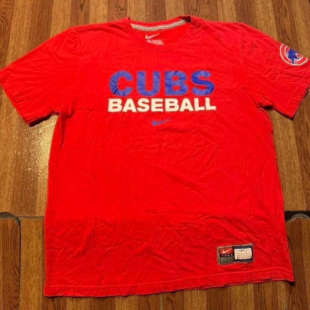 Nike Team Red Cubs Baseball Running Train Shirt Fits Medium